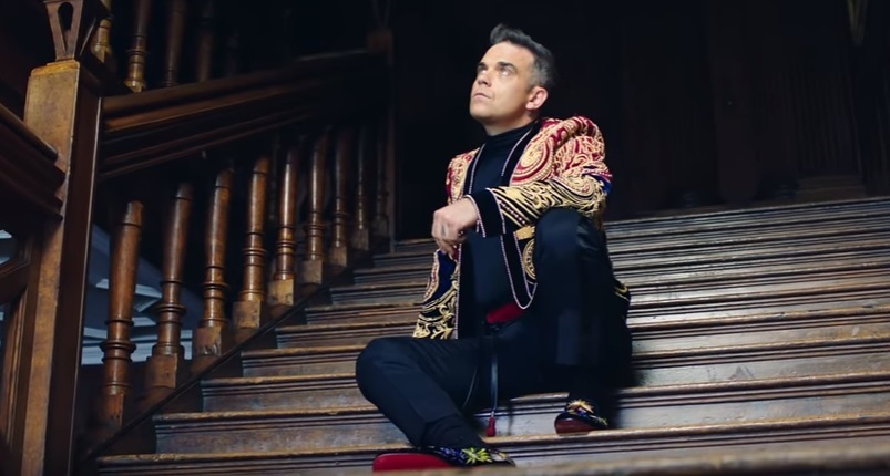 Robbie Williams, acuzat de ”rasism” de o parte a presei ruse, din cauza single-ului ”Party Like A Russian”