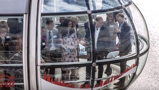 Prinţul William, ducesa de Cambridge şi prinţul Harry au vizitat London Eye pentru a marca Ziua Mondială a Sănătăţii Mintale