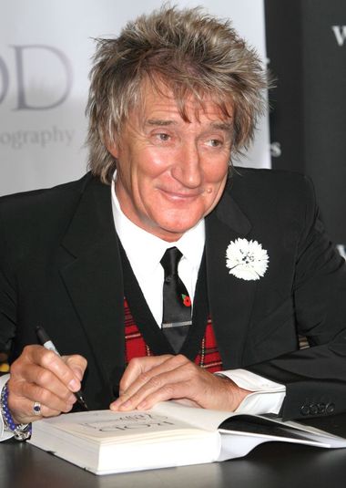 Cântăreţul Rod Stewart a fost înnobilat de ducele de Cambridge la Palatul Buckingham

