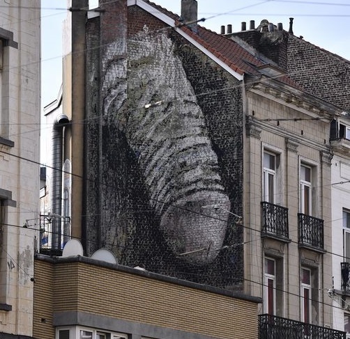 Locuitorii din Bruxelles au semnat o petiţie pentru a menţine o pictură murală obscenă (Foto: twitter.com)