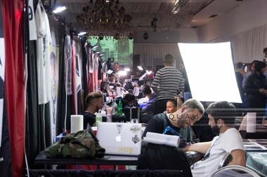 REPORTAJ - Tattoo Convention Bucharest: Regele tatuajelor rock, bărbatul cu cele mai multe piercing-uri şi un Harley Breakout