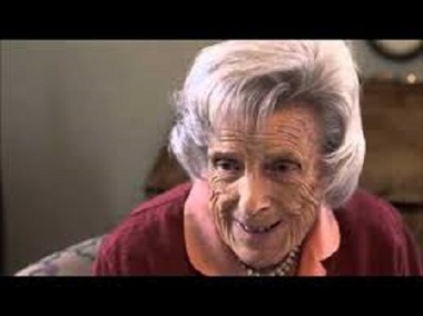 Valerie Hunter Gordon, inventatoarea scutecelor de unică folosinţă, a murit la vârsta de 94 de ani
