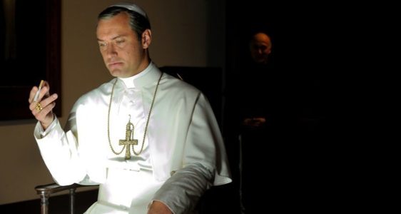 Serialul ”The Young Pope”, cu Jude Law în rolul principal, va continua cu al doilea sezon în 2017