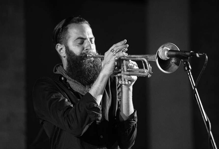 Trompetistul Avishai Cohen îşi va prezenta albumul ”Into the Silence” în concert la Sala Radio din Bucureşti
