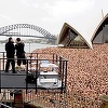Spencer Tunick va oferi o turnură anti-Trump următoarei fotografii de grup nud pe care o va realiza vineri