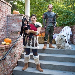 Mark Zuckerberg şi-a costumat fiica în dragonul Toothless din animaţia ”Cum să-ţi dresezi dragonul” de Halloween