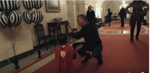 Halloween 2016: Soţii Obama, vizitaţi la Casa Albă de copii deghizaţi în Superman, Prince, Air Force One şi Lame Duck