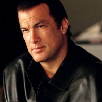 Actorul american Steven Seagal a primit cetăţenia rusă din partea preşedintelui Vladimir Putin