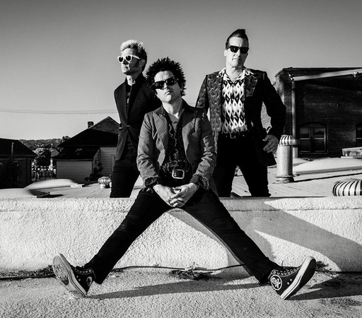 Billie Joe Armstrong, solistul trupei Green Day: Persoanele albe needucate sunt cele care  votează pentru Donald Trump
