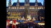 Luminile au fost aprinse într-un brad de 7 tone şi 27 de metri înălţime, în faţa primăriei din Viena