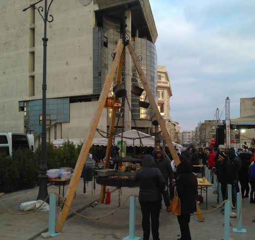 Concerte, dansuri tradiţionale, borş lipovenesc şi viţel la proţap, la Festivalul Etniilor Dobrogene, de la Constanţa - FOTO