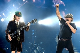 Brian Johnson, fostul solist al trupei AC/DC, a înregistrat primul lui single după ce a părăsit grupul australian