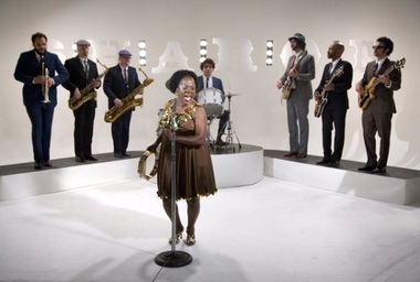 Cântăreaţa soul Sharon Jones, solista grupului Dap-Kings, a murit la vârsta de 60 de ani