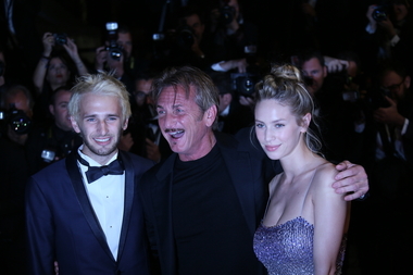 Fiul actorilor Sean Penn şi Robin Wright a devenit model profesionist. FOTO