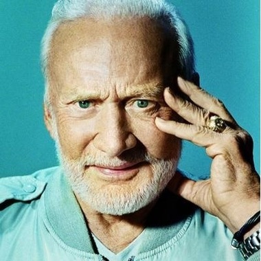 Astronautul american Buzz Aldrin îşi va petrece convalescenţa în Noua Zeelandă