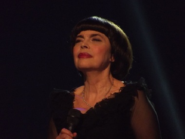 Mireille Mathieu a asistat la slujba de sfinţire a Catedralei ruse ortodoxe din Paris