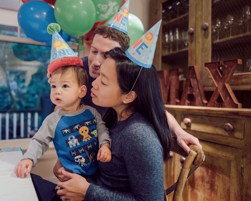 Mark Zuckerberg a filmat primii paşi ai fiicei sale cu o cameră 360. VIDEO
