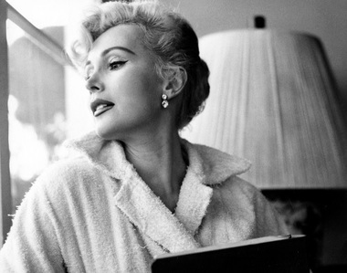 Vedetele de la Hollywood şi-au exprimat pe Twitter regretul după decesul starletei Zsa Zsa Gabor