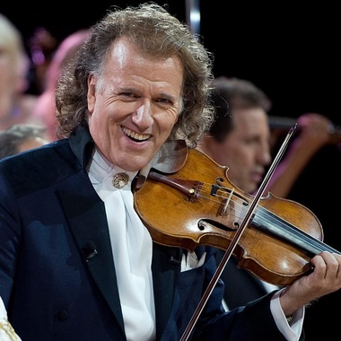 André Rieu şi-a anulat toate concertele din Marea Britanie după un infarct suferit de un membru al orchestrei sale