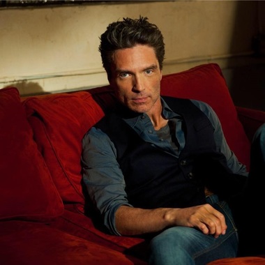 Cântăreţul Richard Marx a imobilizat un pasager turbulent la bordul unei aeronave sud-coreene