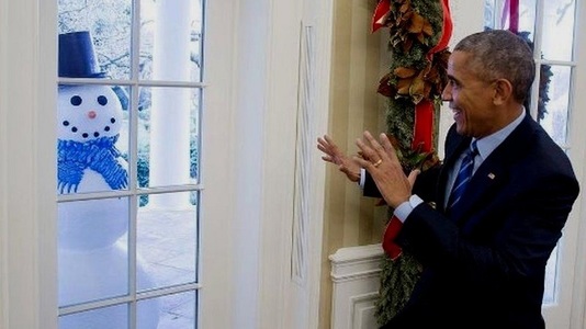 Farsă la Casa Albă: Angajaţii preşedintelui l-au ”speriat” pe Barack Obama cu oameni de zăpadă