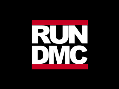 Un membru al grupului Run-DMC cere daune de 50 de milioane de dolari mai multor retaileri, între care Amazon şi Walmart