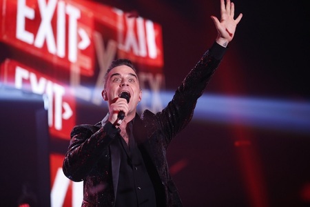 Robbie Williams a răspuns cu un videoclip amuzant criticilor primite după incidentul de la concertul de Anul Nou 