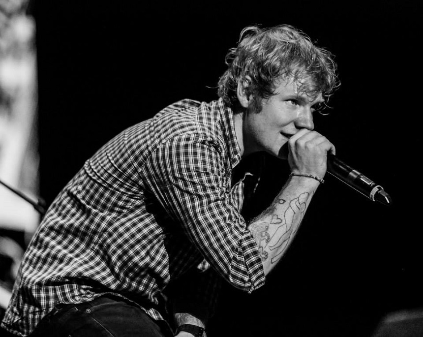 Cântăreţul Ed Sheeran a anunţat pe Twitter că vineri va lansa un nou material