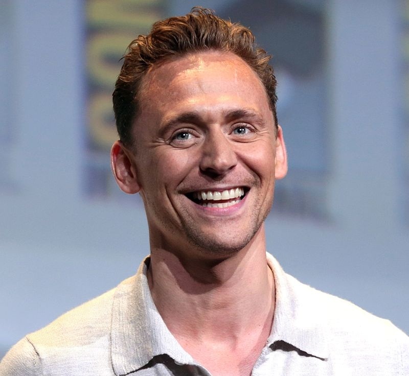 Actorul Tom Hiddleston a prezentat scuze publice organizaţiilor umanitare pentru discursul  de la Globurile de Aur 2017
