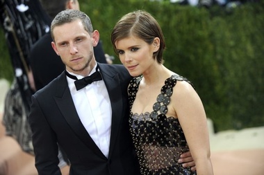 Actorii Jamie Bell şi Kate Mara s-au logodit