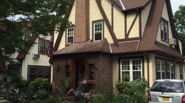 Casa în care Donald Trump a locuit până la vârsta de patru ani, scoasă la licitaţie, marţi