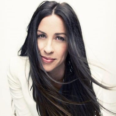 Managerul cântăreţei Alanis Morissette a recunoscut că a furat 4,8 milioane de dolari din conturile artistei