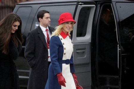 Melania Trump, eclipsată la ceremonia de învestire de un consilier al preşedintelui şi haina sa Gucci în stil militar