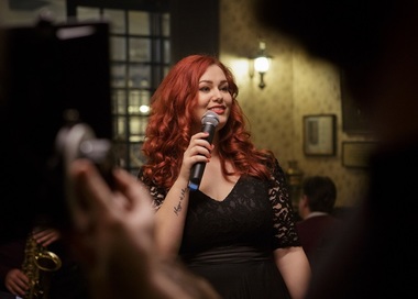Cântăreaţa Feli Donose debutează pe marile ecrane în lungmetrajul ”Fixeur”, de Adrian Sitaru
