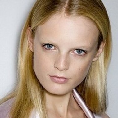 Un cunoscut top-model profesionist a dezvăluit public că este o persoană intersexuală