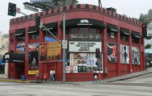 O reclamă luminoasă din clubul Whisky A Go Go din Los Angeles, vândută pentru 48.300 de dolari