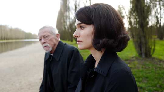 John Hurt şi Natalie Portman, în ”Jackie”