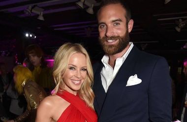 Kylie Minogue s-a despărţit de logodnicul ei, actorul Joshua Sasse