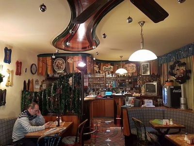 O cafenea din Viena taxează suplimentar clienţii care îşi încarcă telefoanele mobile