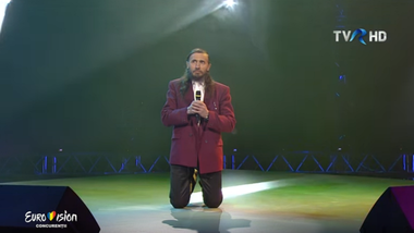 Prestaţia unuia dintre concurenţii preselecţiei Eurovision România 2017, ironizată de ziarul El Pais: Este singura noastră ocazie de a câştiga cu demnitate. VIDEO