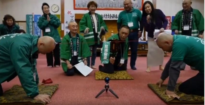 Peste 30 de bărbaţi japonezi au participat la un concurs care celebrează calviţia. VIDEO