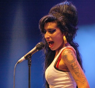 Amy Winehouse, omagiată la Londra, printr-o nouă expoziţie