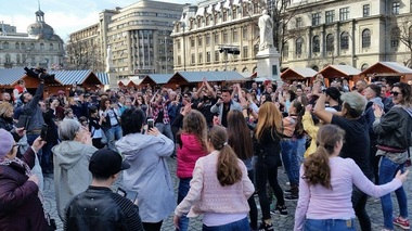 Monica Anghel, Marcel Pavel, Luminiţa Anghel şi Adrian Enache, protagoniştii flashmob-ului Eurovision de la Universitate - FOTO