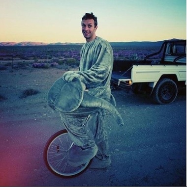 Chris Martin, solistul trupei Coldplay, şi-a sărbătorit a 40-a zi de naştere cu o petrecere inspirată din filmul ”Willy Wonka şi fabrica de ciocolată”