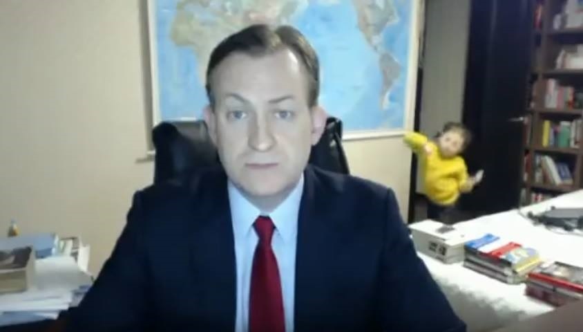 Incident amuzant în timpul unui interviu live la BBC: Un analist politic a fost întrerupt de copiii lui – VIDEO