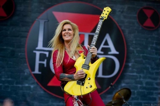 Lita Ford: Cred că sexul vinde. Sunt un muzician suficient de bun şi nu e nevoie să mă îmbrac provocator