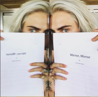 Top-modelul Cara Delevingne îşi publică romanul de debut pe 5 octombrie