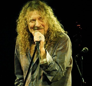 Robert Plant a interpretat pentru prima dată singur într-un concert piesa ”Kashmir”