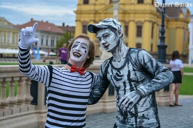 Zeci de personaje de poveste vor defila prin centrul Timişoarei în cadrul CheckART Carnaval - FOTO