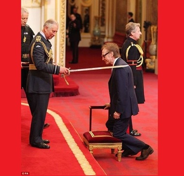 Ray Davies, solistul trupei The Kinks, a fost înnobilat de prinţul Charles la Palatul Buckingham